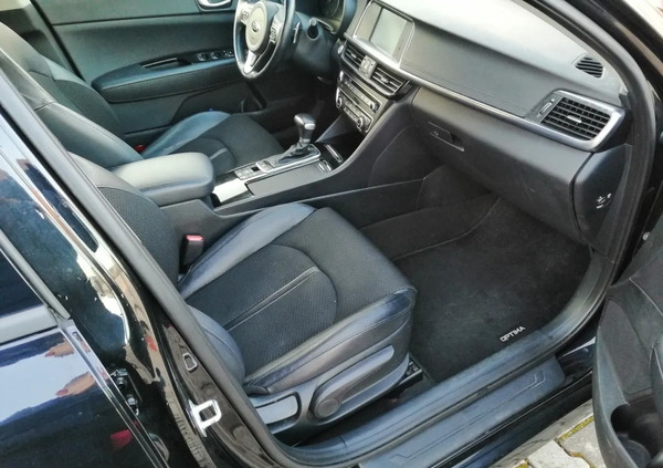 Kia Optima cena 50000 przebieg: 200000, rok produkcji 2017 z Warszawa małe 154